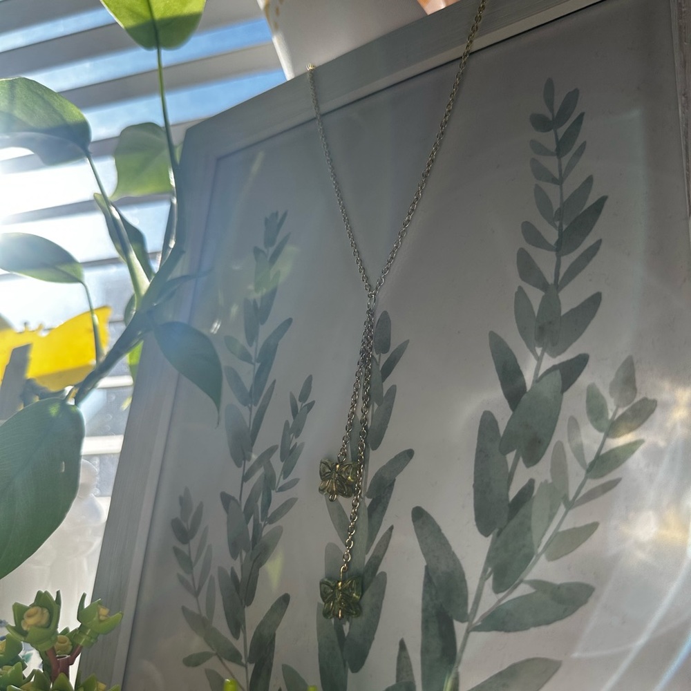 Chic Gold Necklace with Butterfly Charms